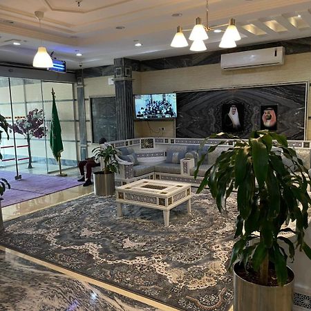 Al Manzil Almutmeez Aparthotel Jeddah Bagian luar foto