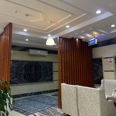 Al Manzil Almutmeez Aparthotel Jeddah Bagian luar foto