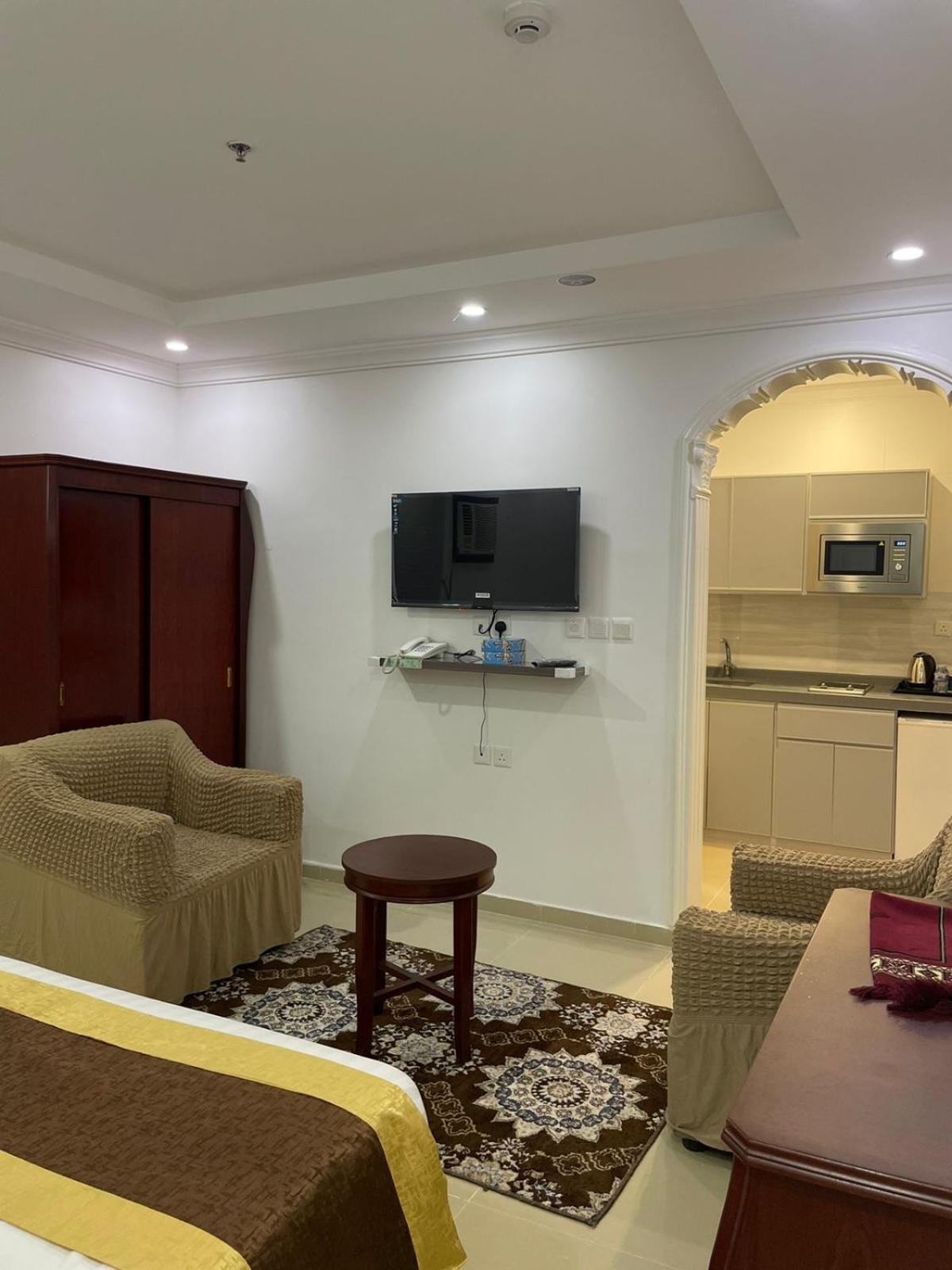 Al Manzil Almutmeez Aparthotel Jeddah Bagian luar foto