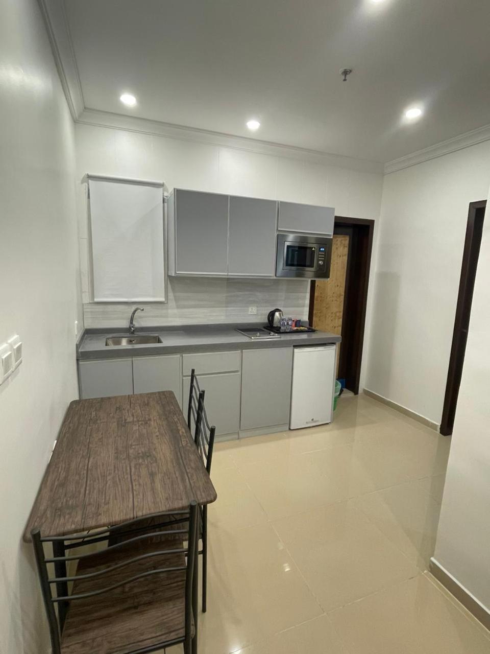 Al Manzil Almutmeez Aparthotel Jeddah Bagian luar foto