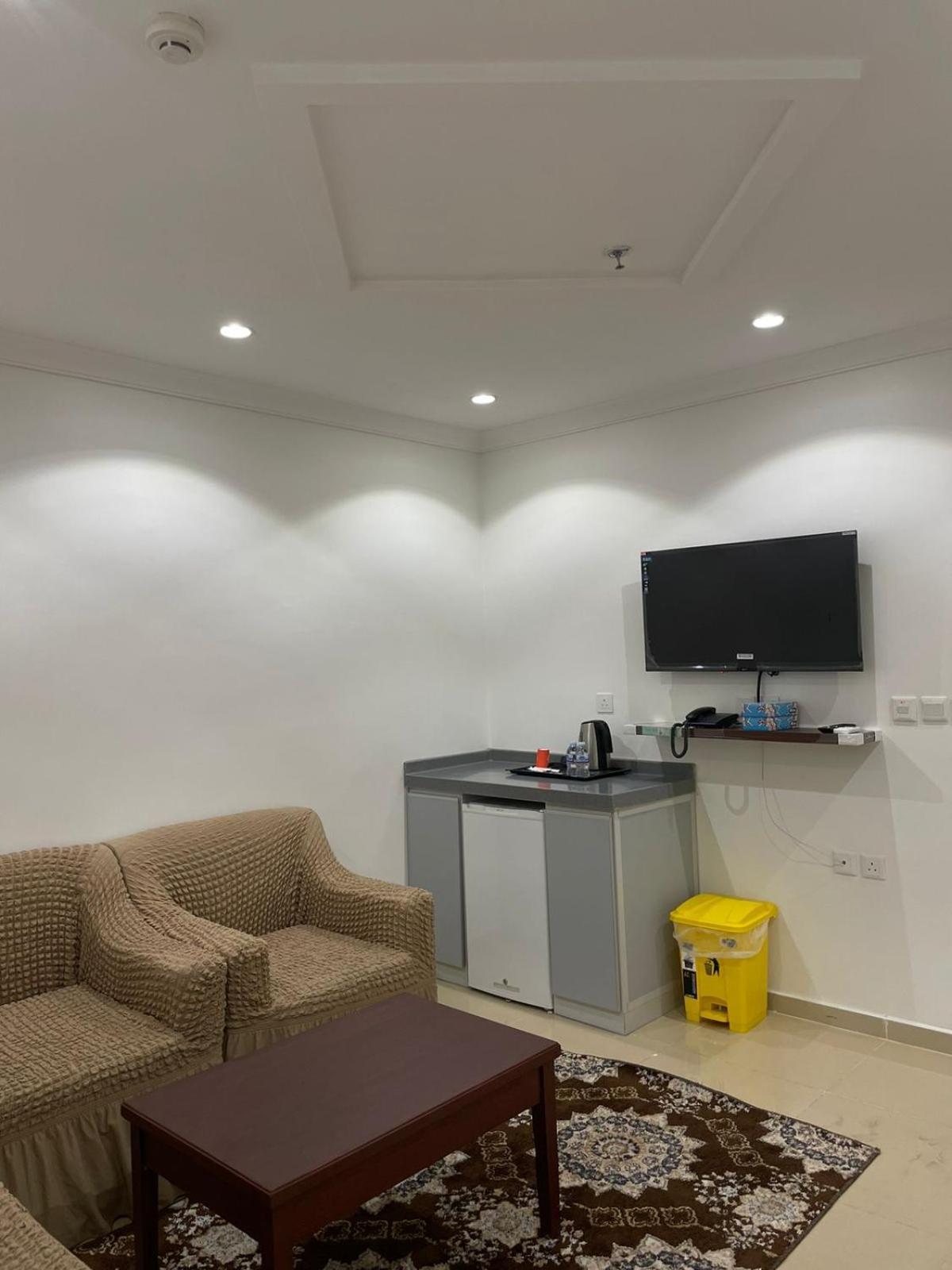 Al Manzil Almutmeez Aparthotel Jeddah Bagian luar foto