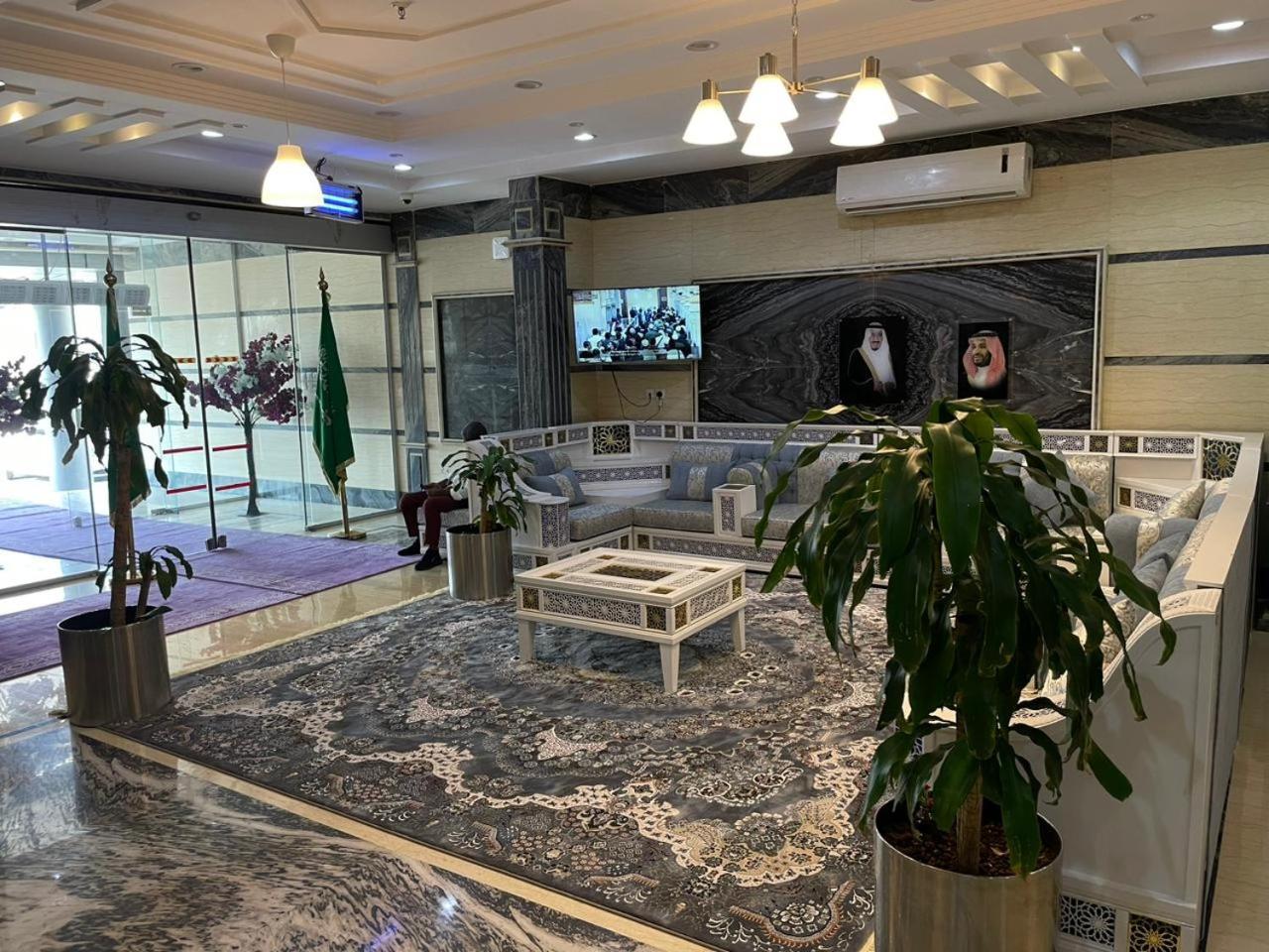 Al Manzil Almutmeez Aparthotel Jeddah Bagian luar foto