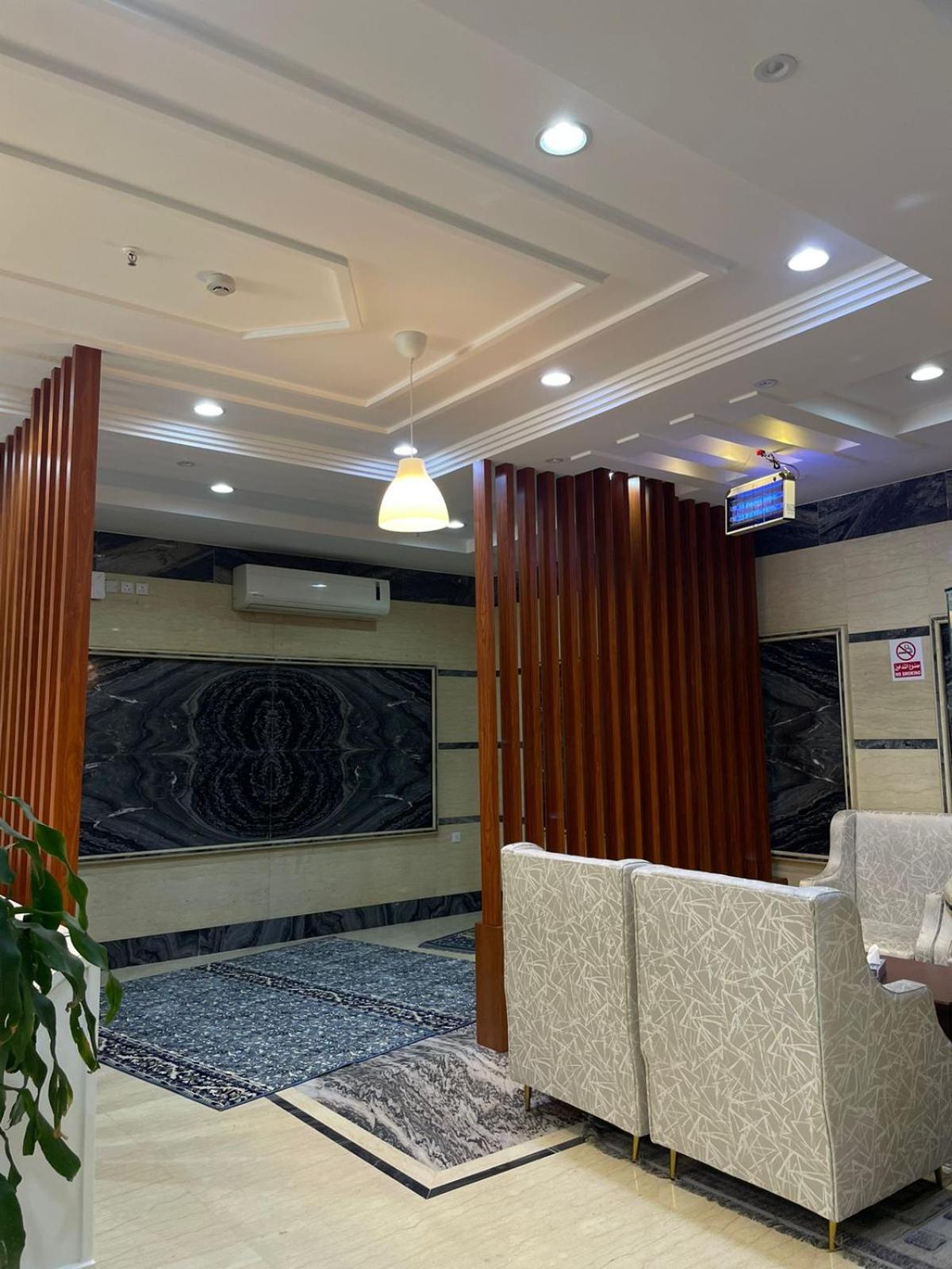 Al Manzil Almutmeez Aparthotel Jeddah Bagian luar foto