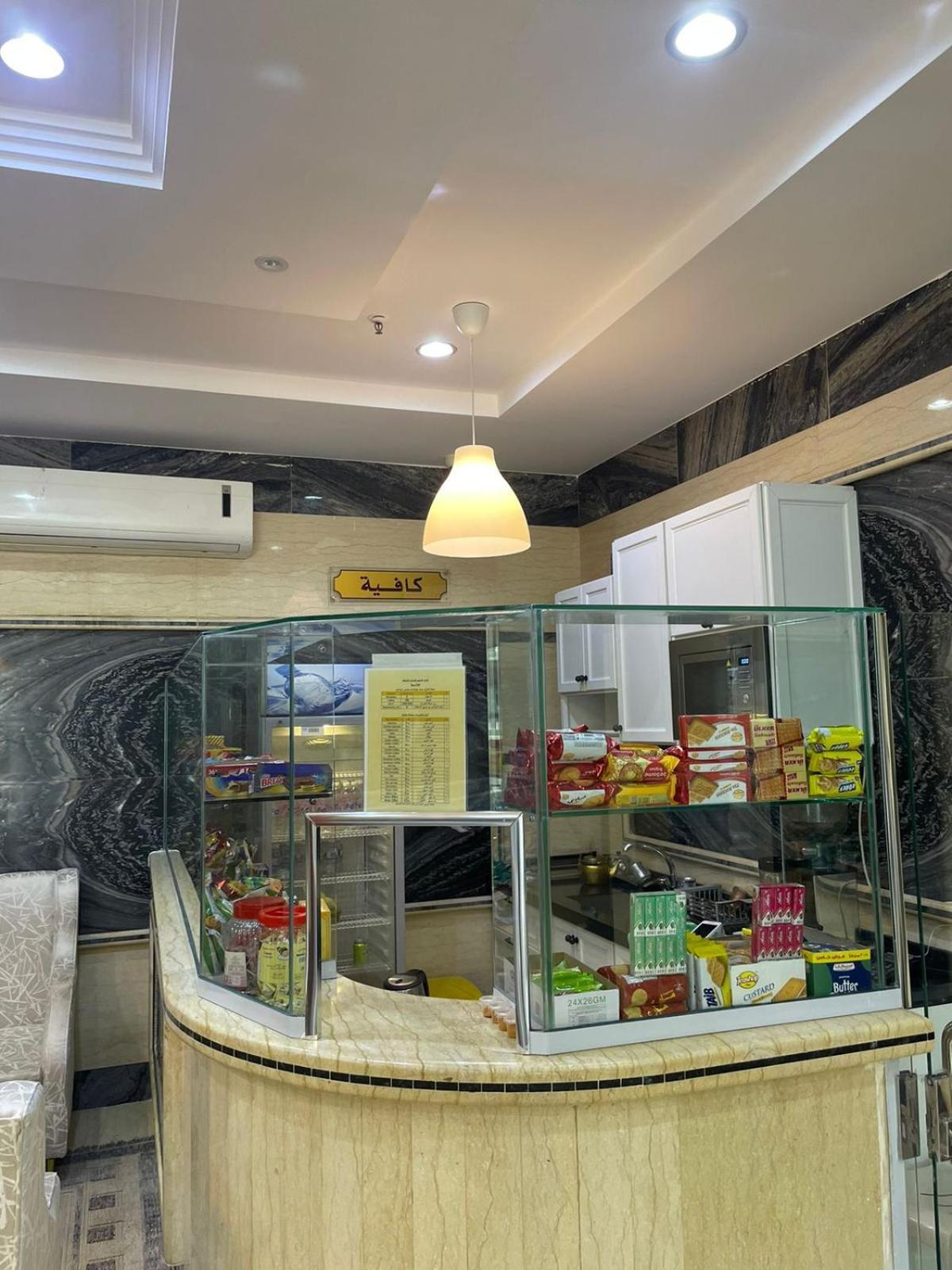 Al Manzil Almutmeez Aparthotel Jeddah Bagian luar foto