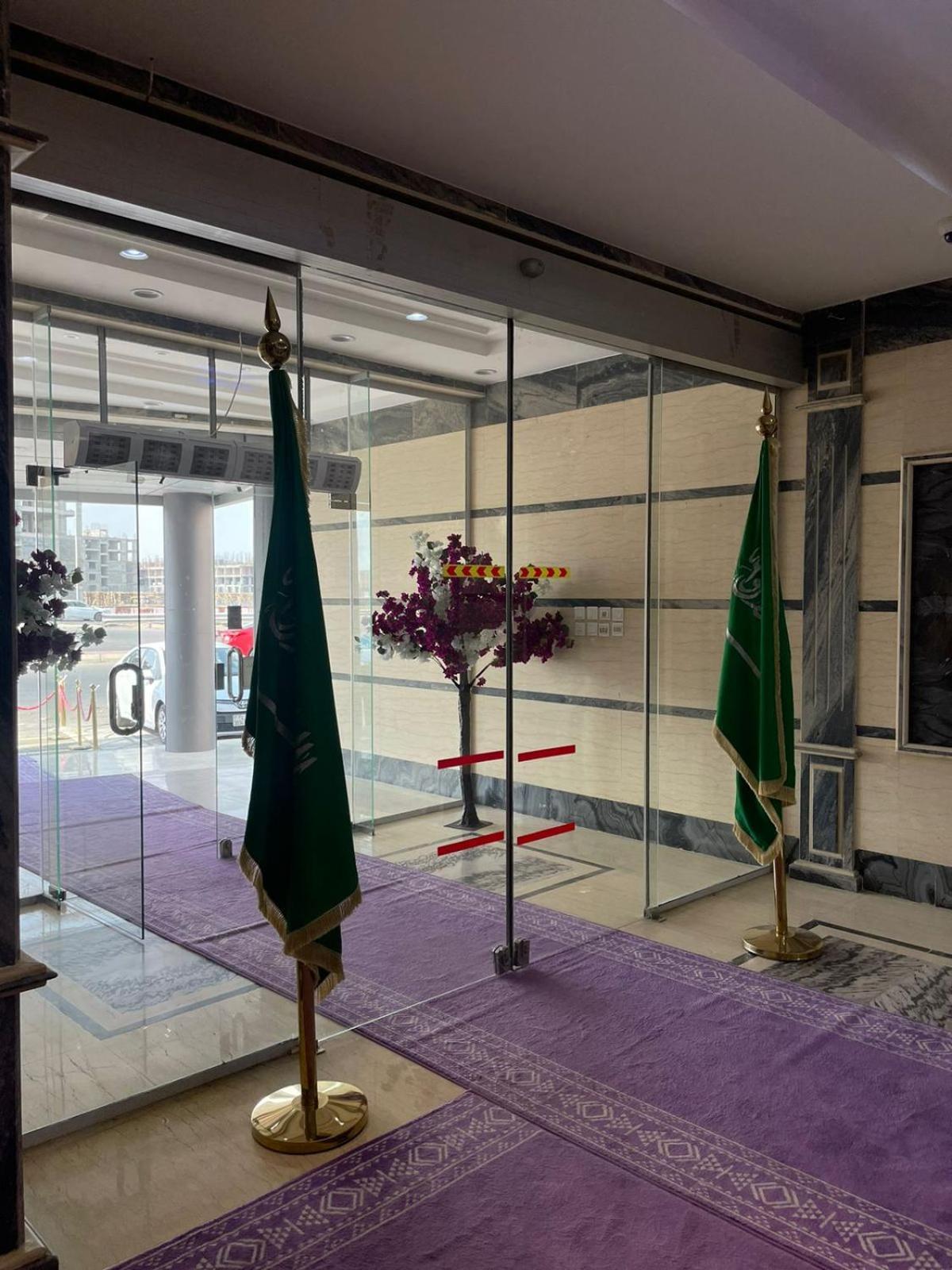 Al Manzil Almutmeez Aparthotel Jeddah Bagian luar foto