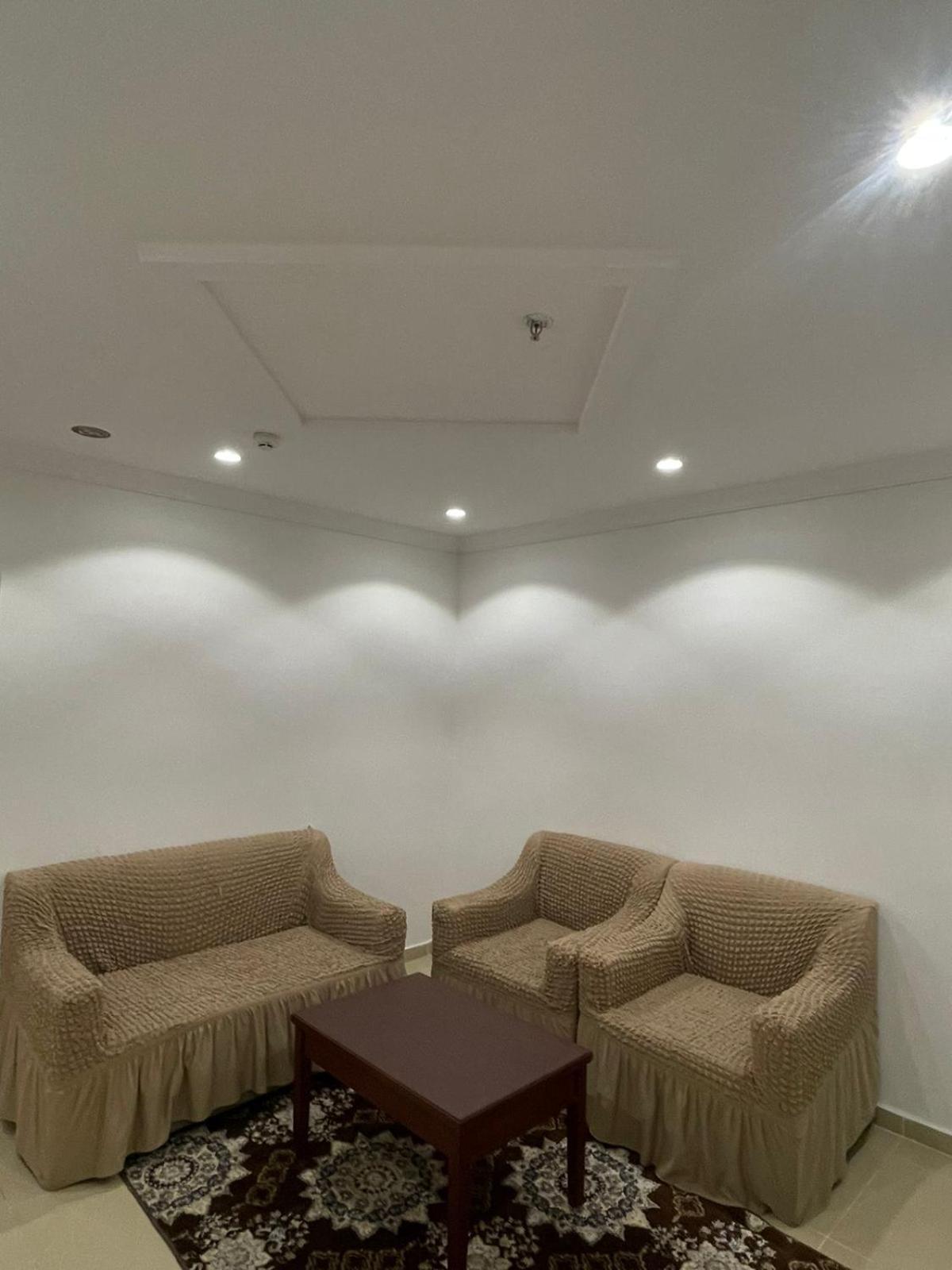 Al Manzil Almutmeez Aparthotel Jeddah Bagian luar foto