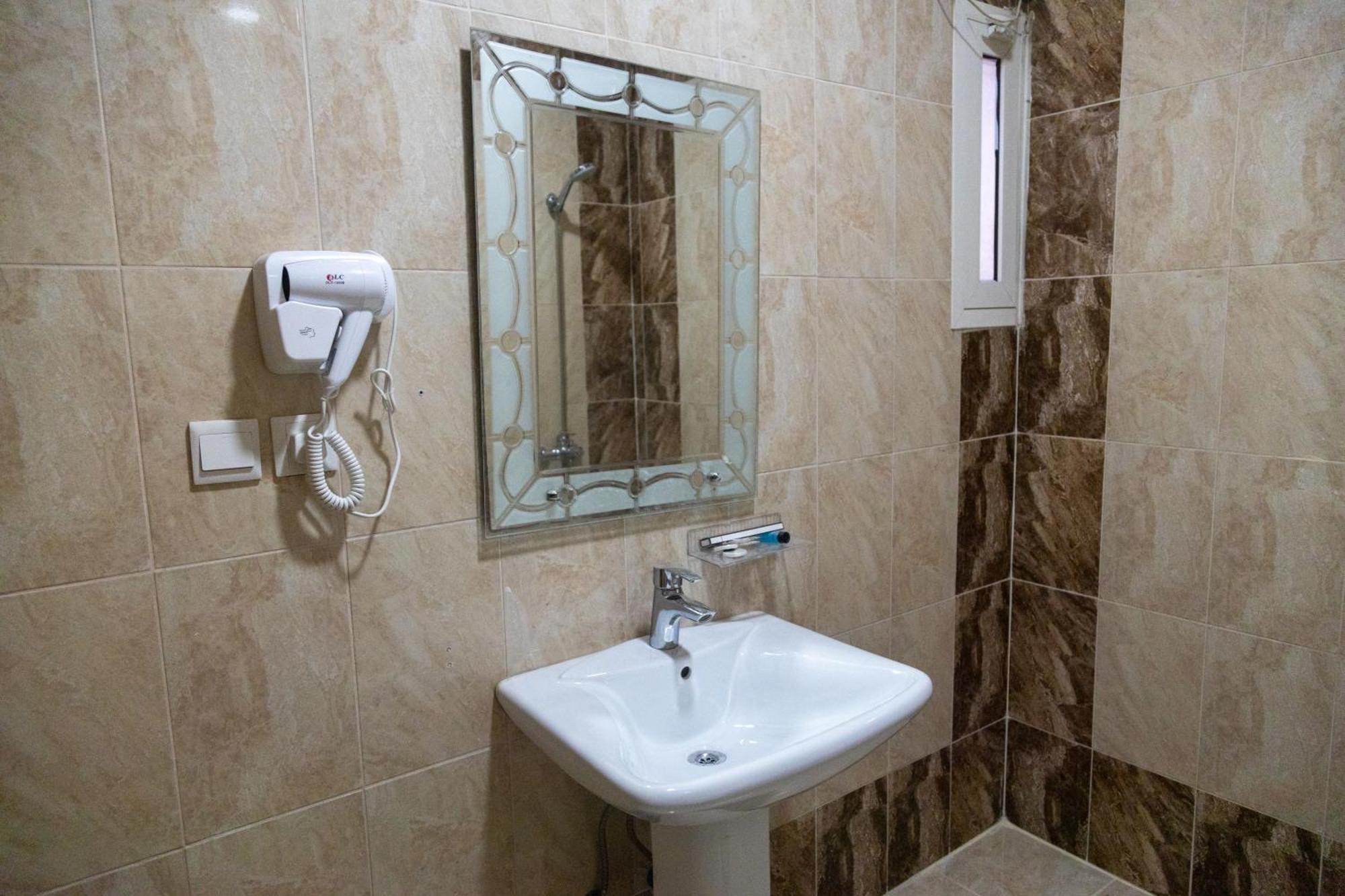 Al Manzil Almutmeez Aparthotel Jeddah Bagian luar foto